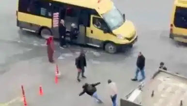 Minibüs Şoförü Yolcuyu Dövdü!